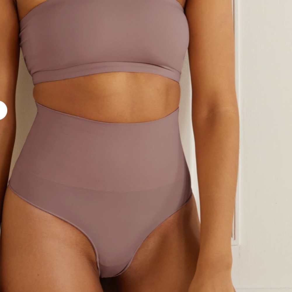 SKIMS Core Control Thong Umber